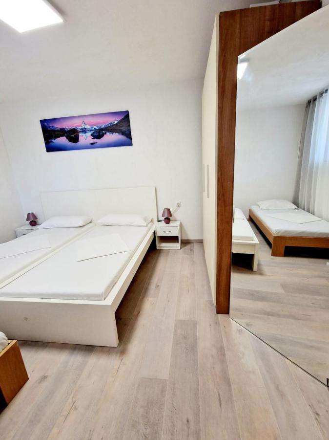 Split Apartment Apartament
