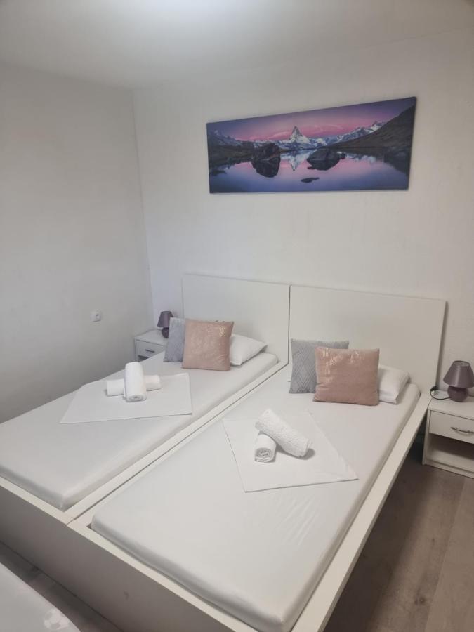 Split Apartment Apartament